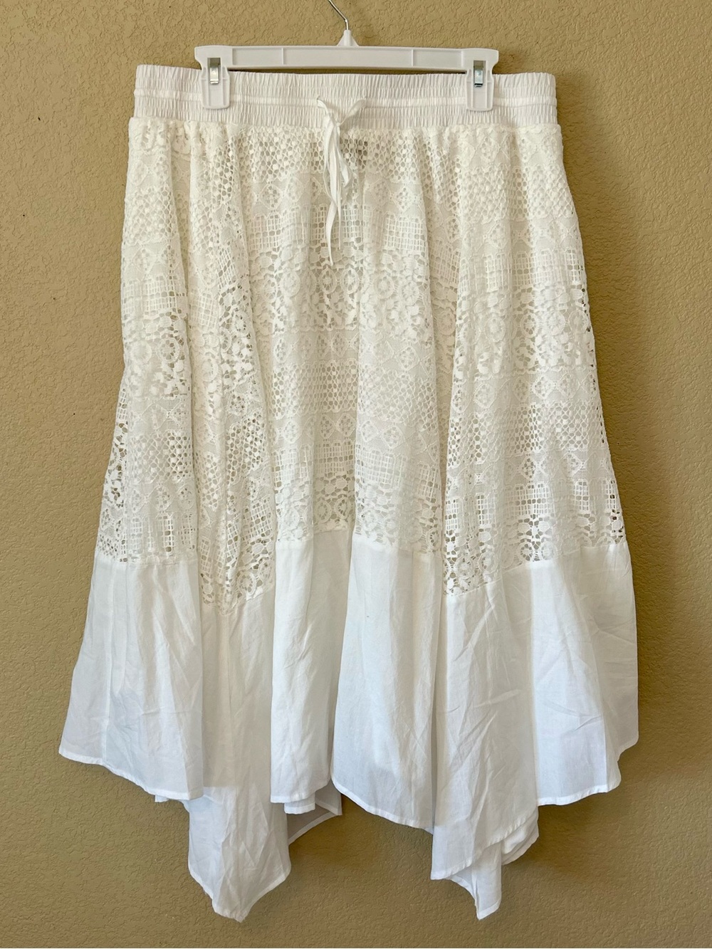 Torrid White Lace Tiered Handkerchief Hem Skirt Size 0 Large Boho Coastal